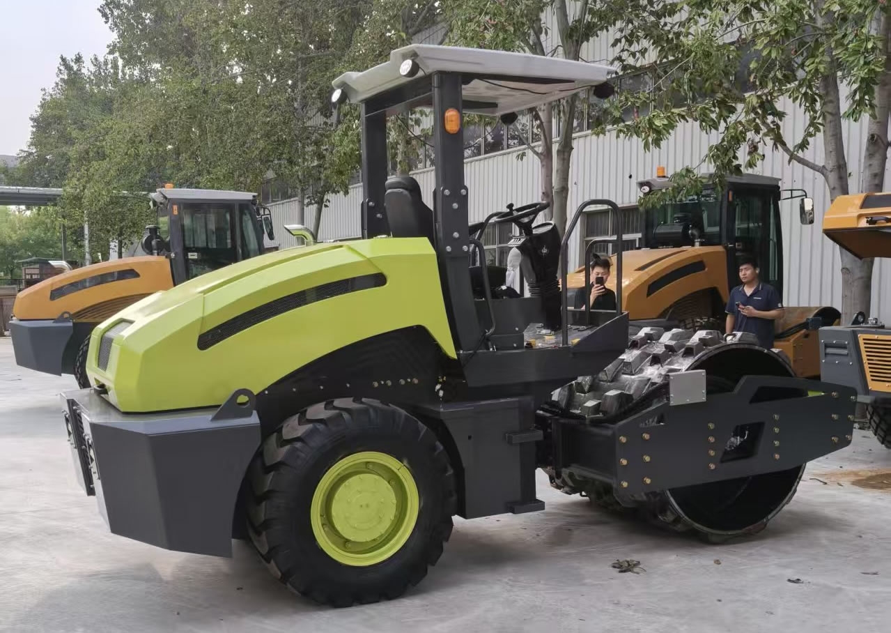 新款6噸座駕式前鋼輪后輪胎羊角碾壓路機BM6000S