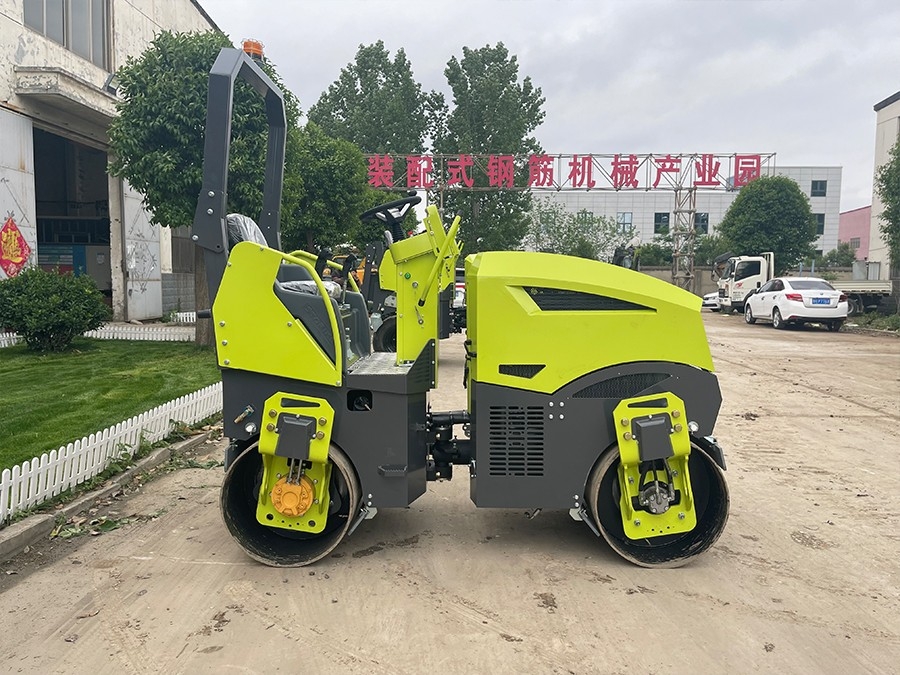 新款3噸小型座駕式壓路機(jī)BM3000